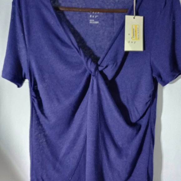 A New Day knotted shirt, multiple sizes and colors please specify - Picture 5 of 6